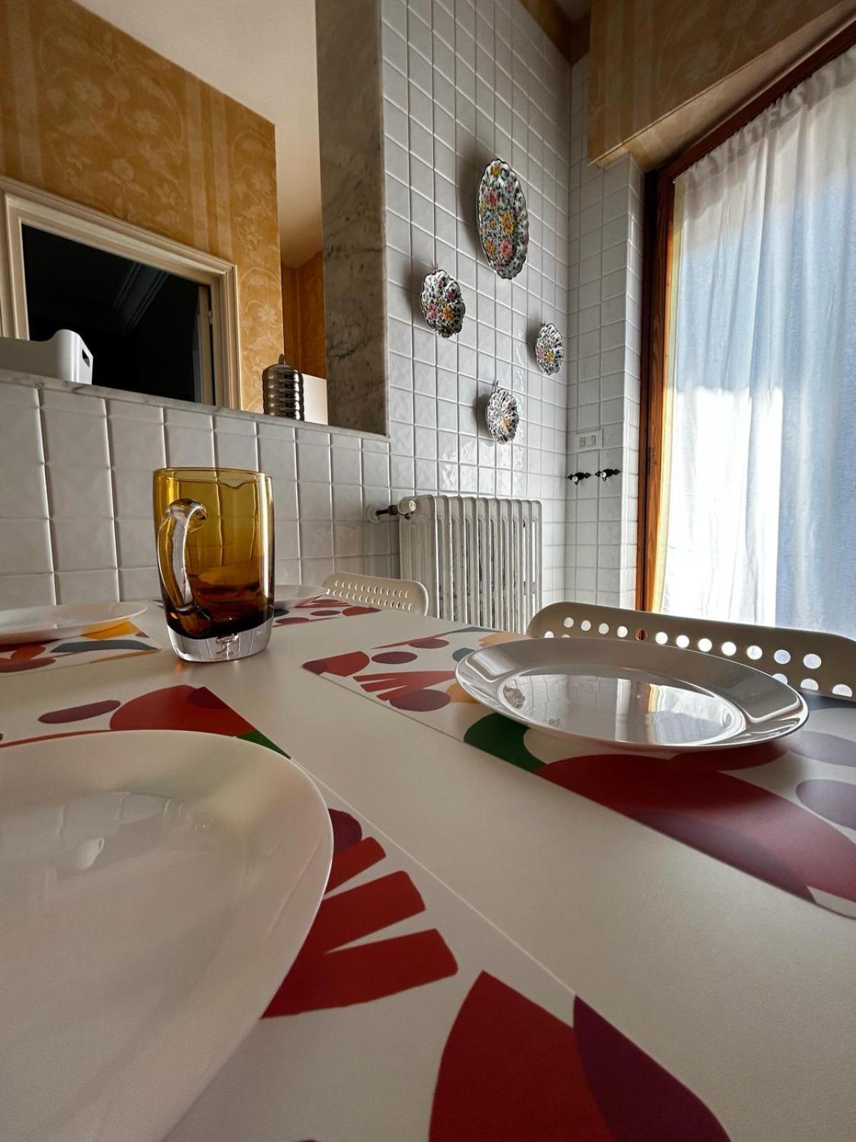 Front - 3 Bedrooms Apartment Bari
