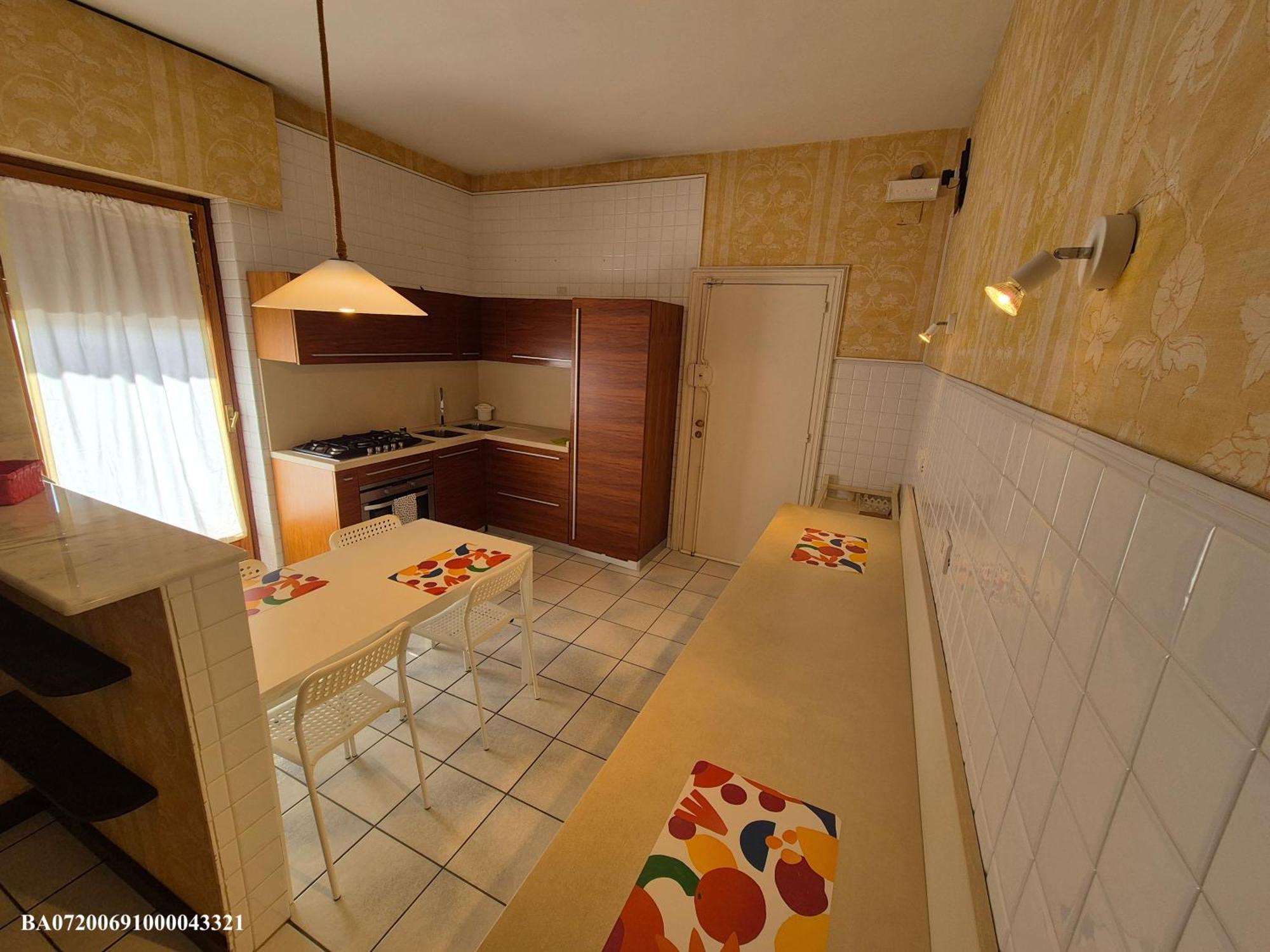 Front - 3 Bedrooms * Bari