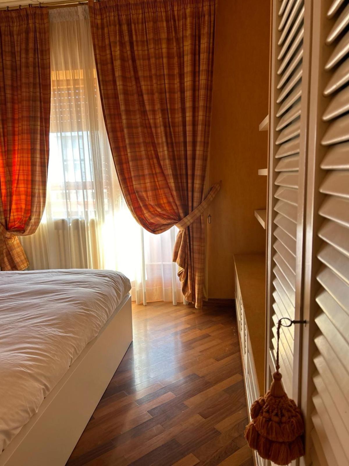 Front - 3 Bedrooms Appartamento *