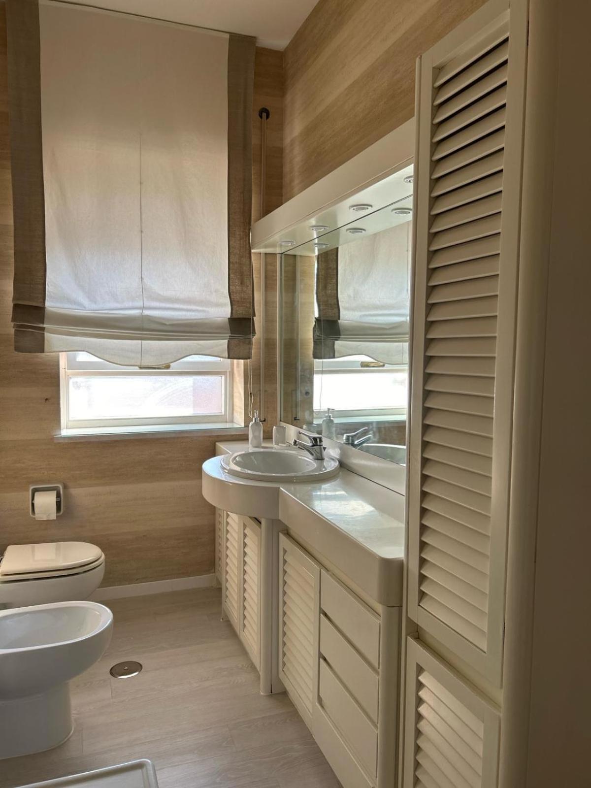 Front - 3 Bedrooms Appartamento