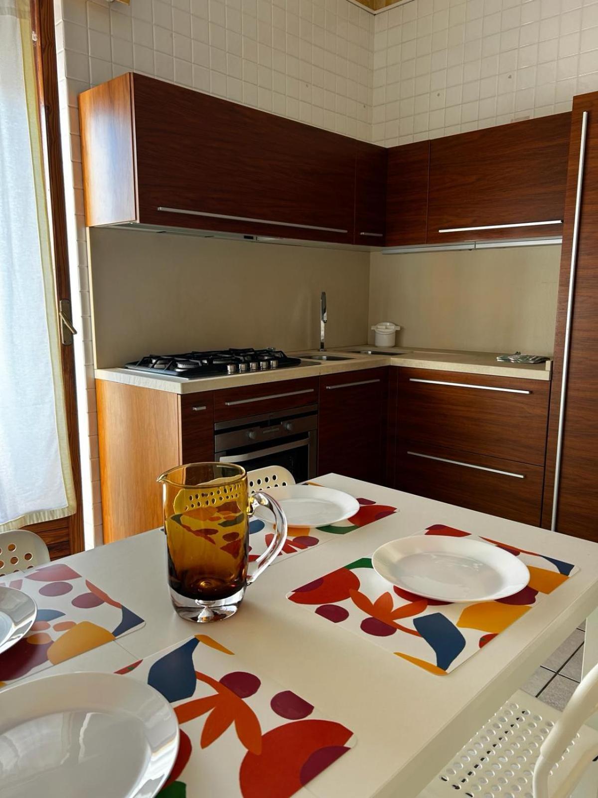 Front - 3 Bedrooms * Bari