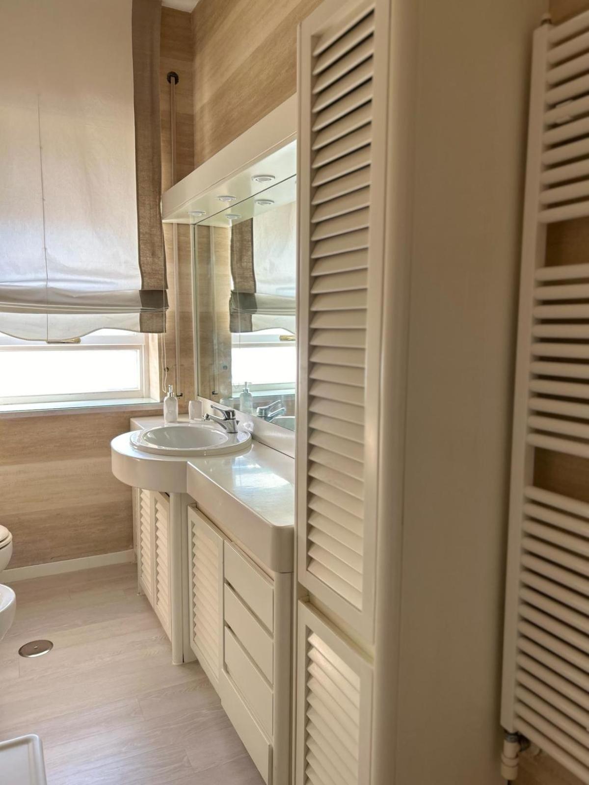 Front - 3 Bedrooms Appartamento