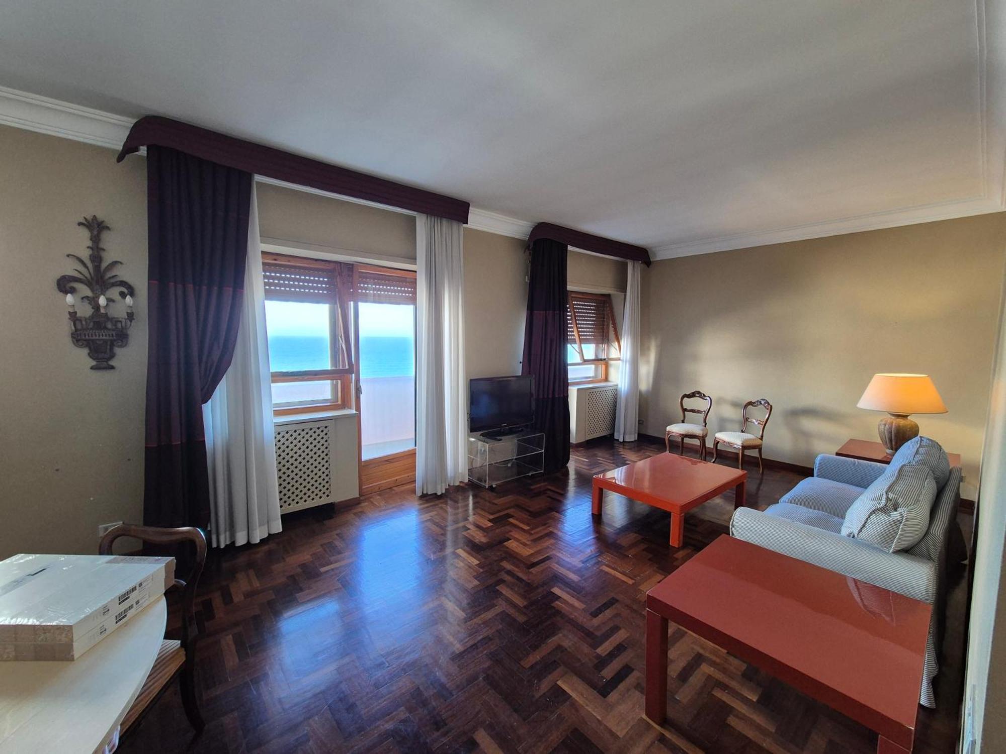 Front - 3 Bedrooms Appartamento *